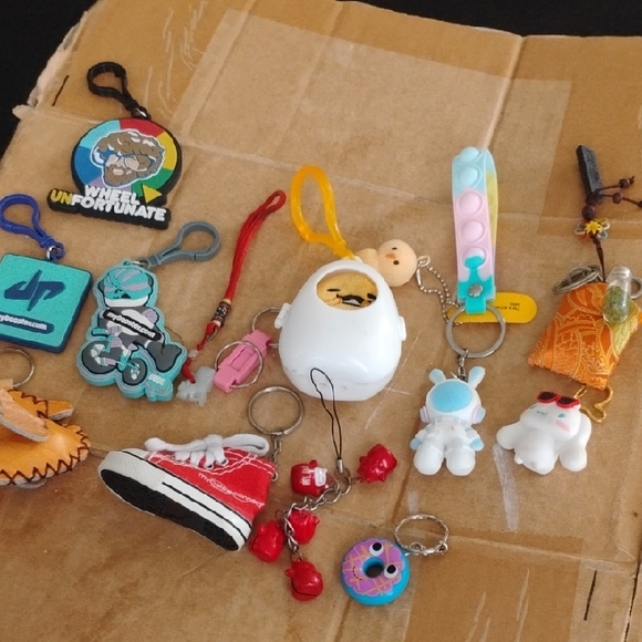 Lot Of Keychains - Picture 1 of 4